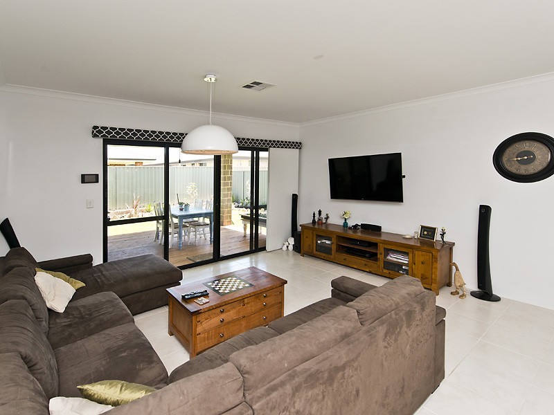 11 Tompkins Way, Harrisdale WA 6112