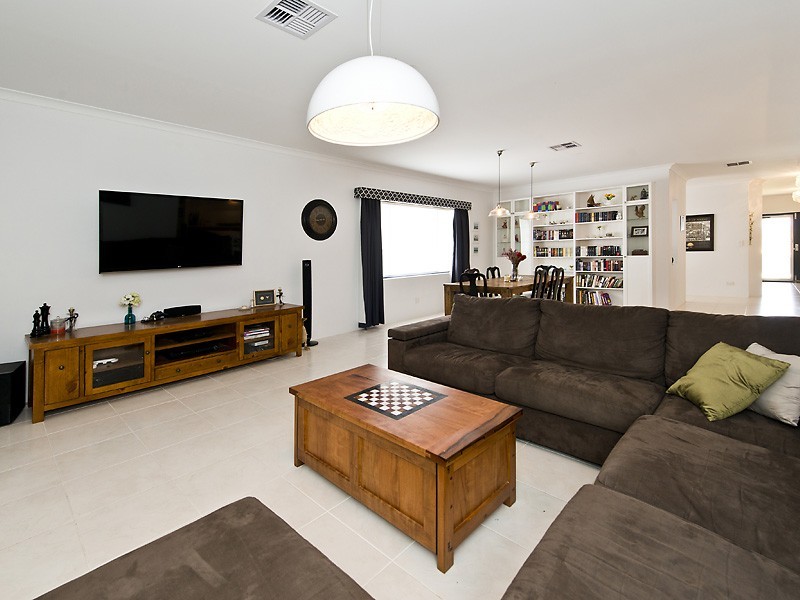 11 Tompkins Way, Harrisdale WA 6112