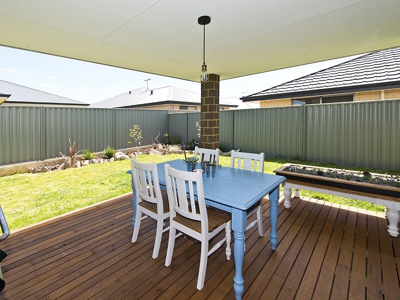 11 Tompkins Way, Harrisdale WA 6112