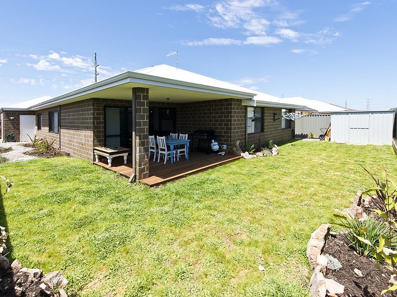 11 Tompkins Way, Harrisdale WA 6112