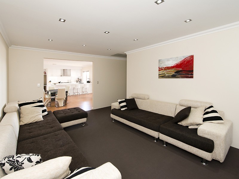 37 Strathclyde Circuit, Champion Lakes WA 6111