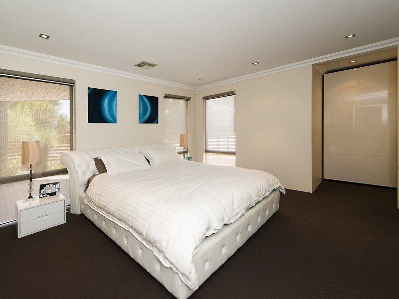 37 Strathclyde Circuit, Champion Lakes WA 6111