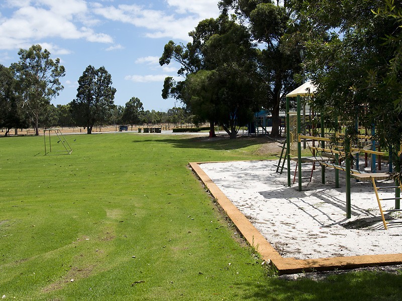37 Strathclyde Circuit, Champion Lakes WA 6111