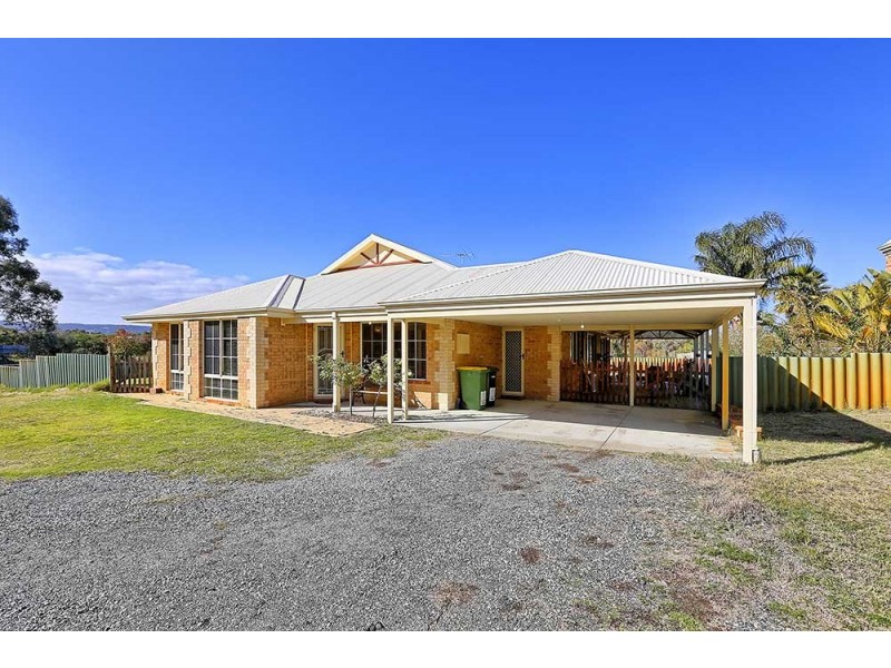 90 Mustang Rd, Champion Lakes WA 6111