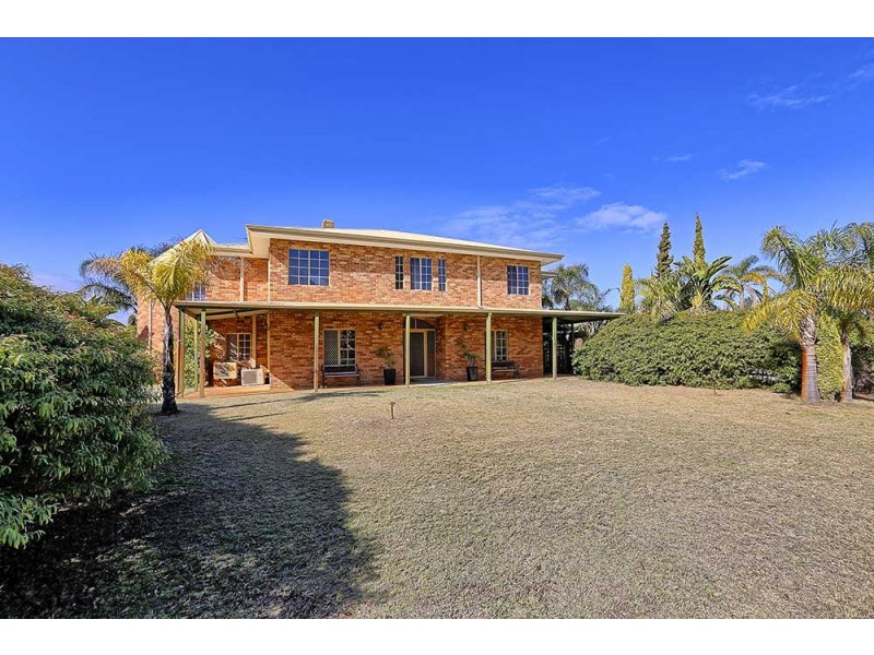 90 Mustang Rd, Champion Lakes WA 6111