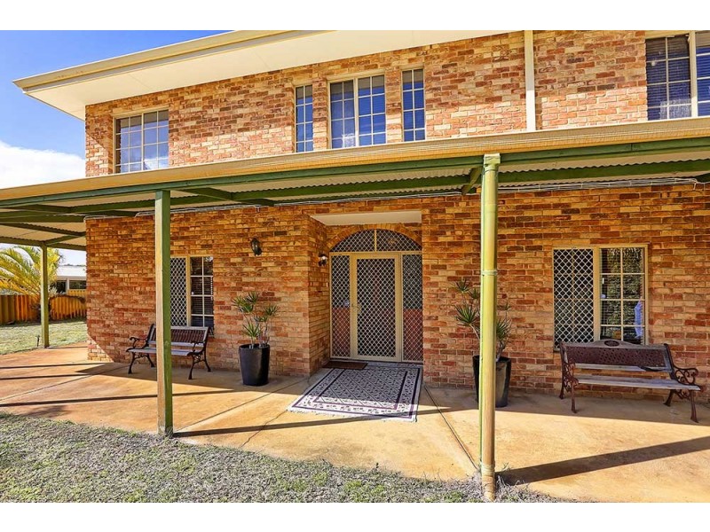 90 Mustang Rd, Champion Lakes WA 6111