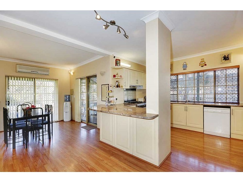 90 Mustang Rd, Champion Lakes WA 6111