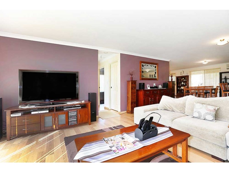 90 Mustang Rd, Champion Lakes WA 6111