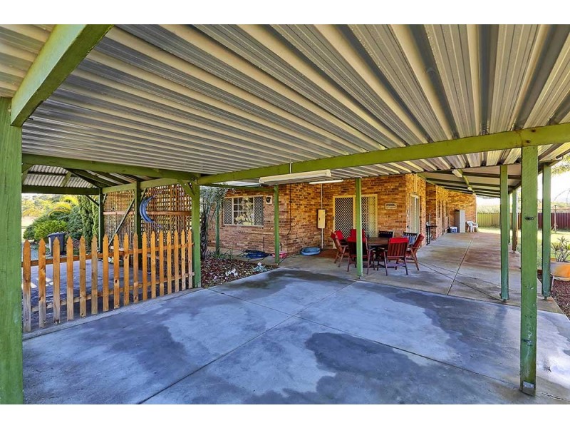 90 Mustang Rd, Champion Lakes WA 6111