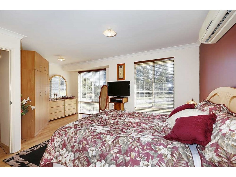 90 Mustang Rd, Champion Lakes WA 6111