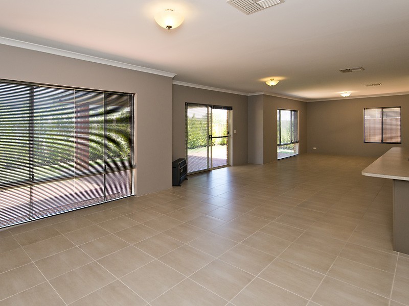 12 Baillon Pass, Harrisdale WA 6112