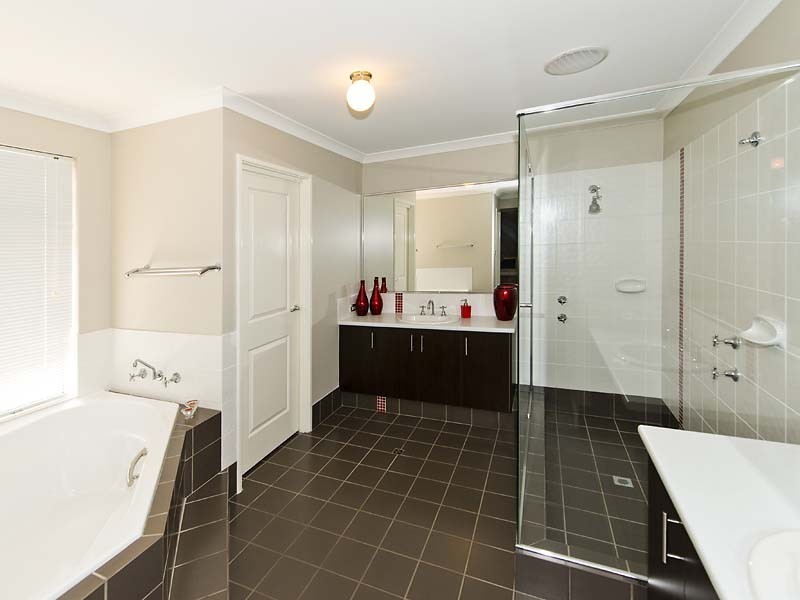 56 Dumbarton Road, Canning Vale WA 6155