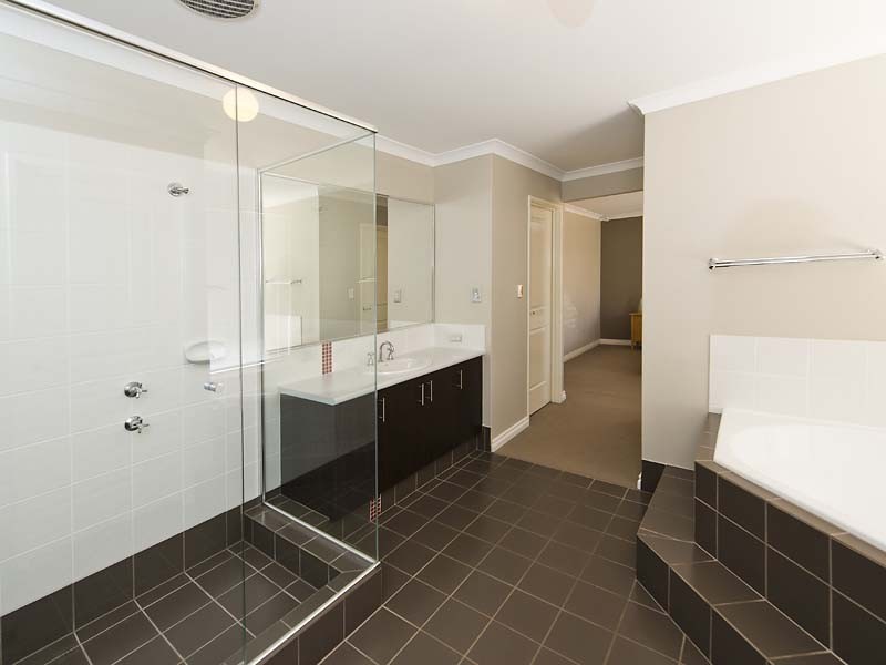 56 Dumbarton Road, Canning Vale WA 6155
