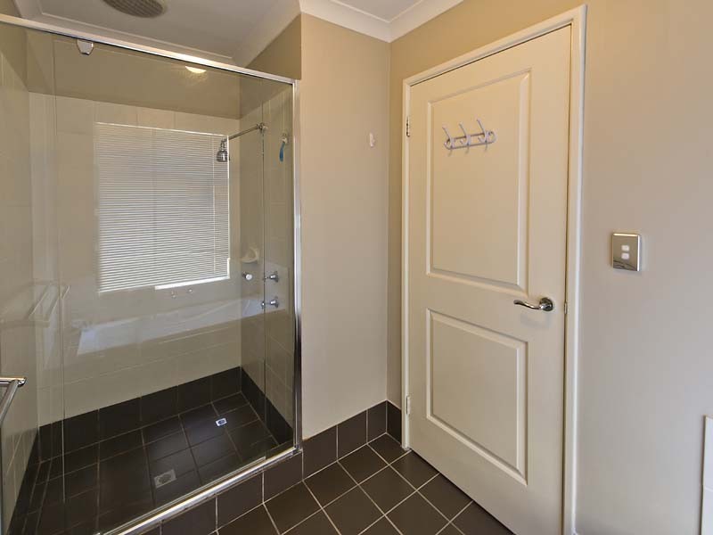 56 Dumbarton Road, Canning Vale WA 6155