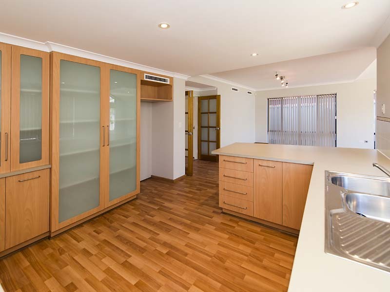 21 Arrowgrass Road, Canning Vale WA 6155