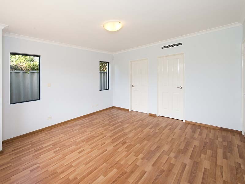 21 Arrowgrass Road, Canning Vale WA 6155