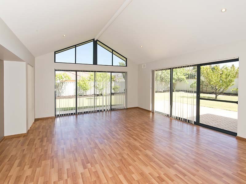 21 Arrowgrass Road, Canning Vale WA 6155