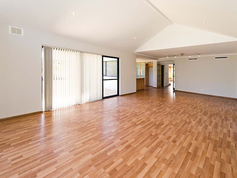 21 Arrowgrass Road, Canning Vale WA 6155