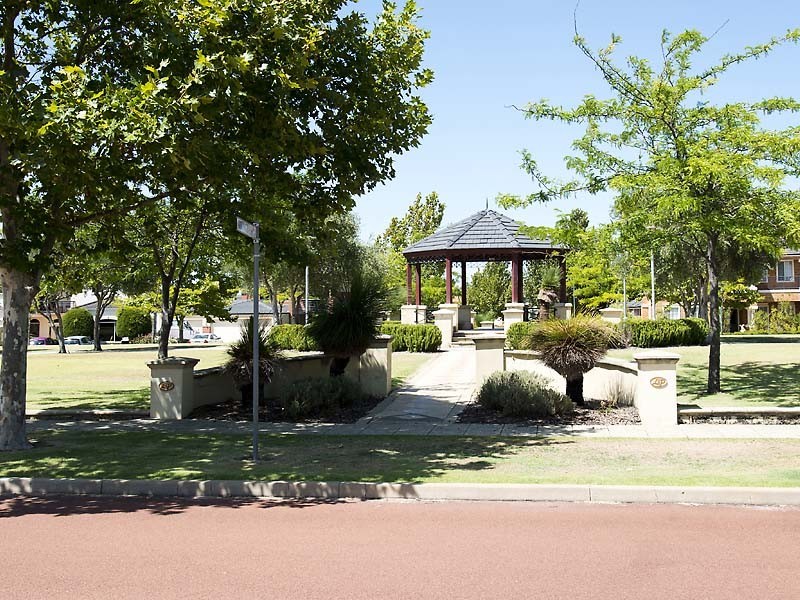 21 Arrowgrass Road, Canning Vale WA 6155