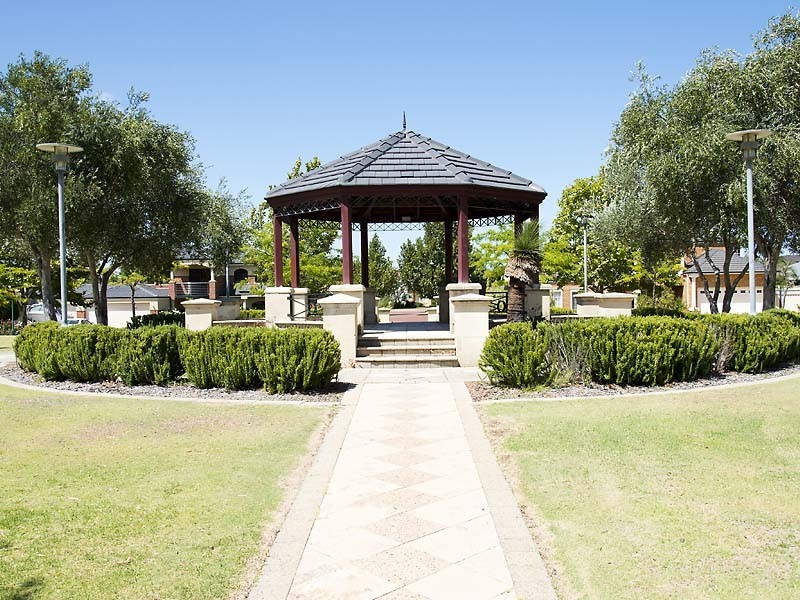 21 Arrowgrass Road, Canning Vale WA 6155