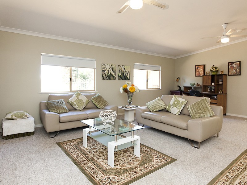 4 Chifley Place, Huntingdale WA 6110