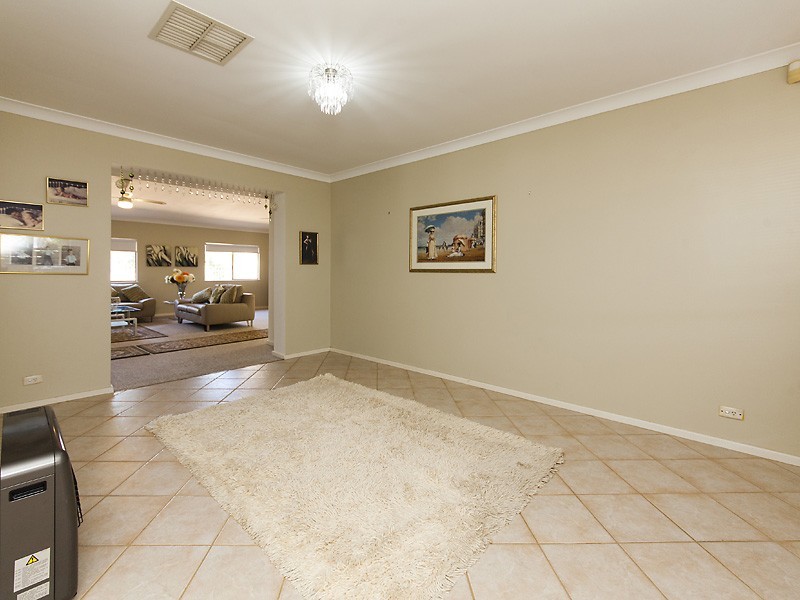 4 Chifley Place, Huntingdale WA 6110