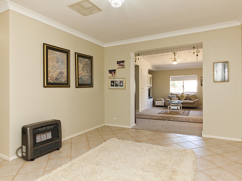 4 Chifley Place, Huntingdale WA 6110