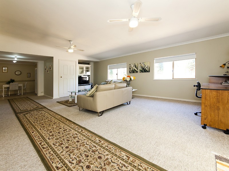 4 Chifley Place, Huntingdale WA 6110