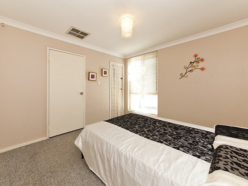 4 Chifley Place, Huntingdale WA 6110