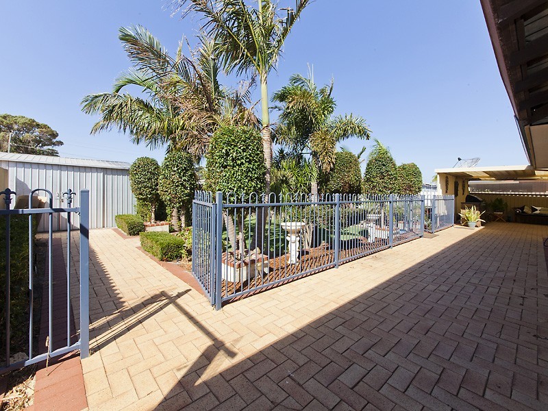 4 Chifley Place, Huntingdale WA 6110