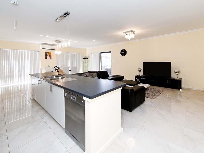 4 Magdalen Loop, Piara Waters WA 6112