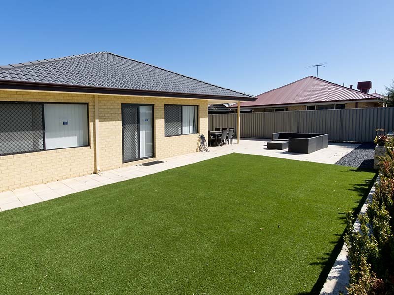 4 Magdalen Loop, Piara Waters WA 6112