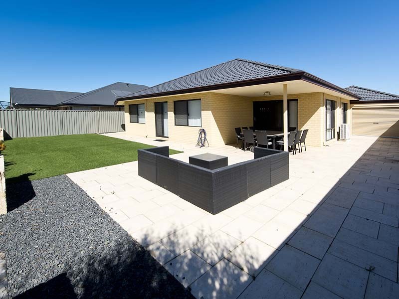 4 Magdalen Loop, Piara Waters WA 6112