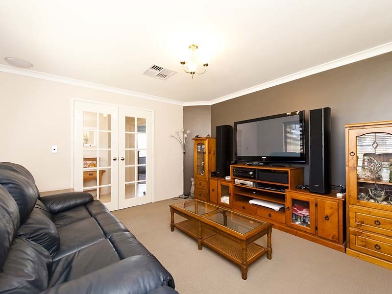 8 Hardwick Boulevard, Canning Vale WA 6155