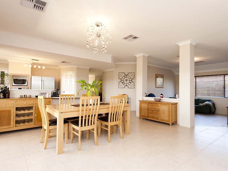 8 Hardwick Boulevard, Canning Vale WA 6155