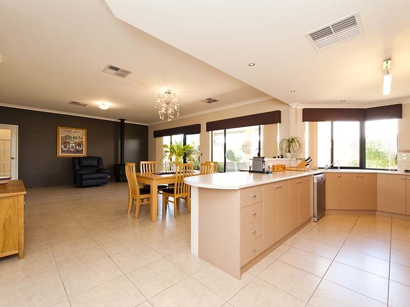8 Hardwick Boulevard, Canning Vale WA 6155