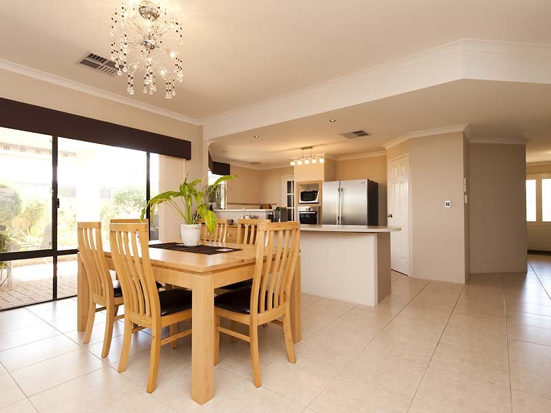 8 Hardwick Boulevard, Canning Vale WA 6155