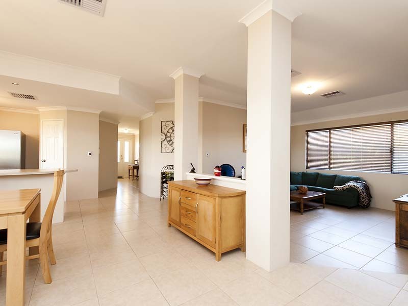 8 Hardwick Boulevard, Canning Vale WA 6155
