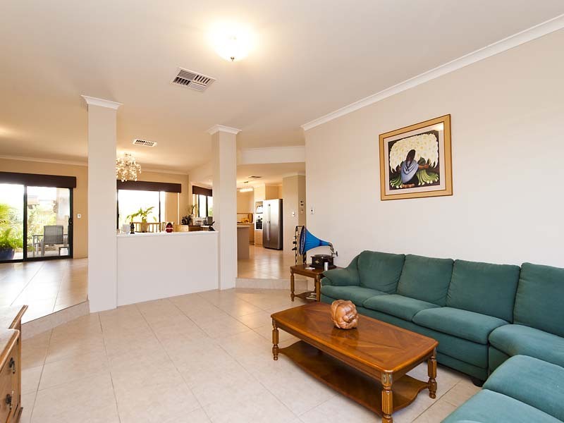8 Hardwick Boulevard, Canning Vale WA 6155