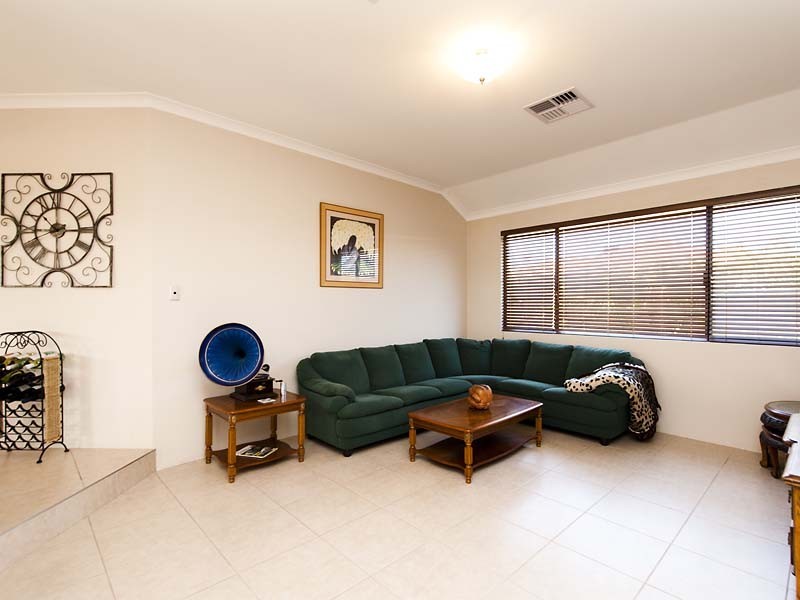 8 Hardwick Boulevard, Canning Vale WA 6155