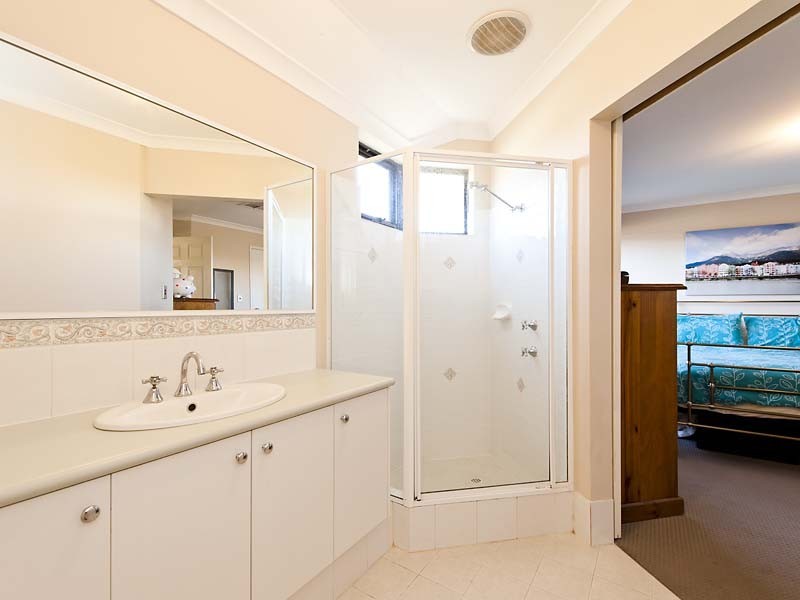 8 Hardwick Boulevard, Canning Vale WA 6155