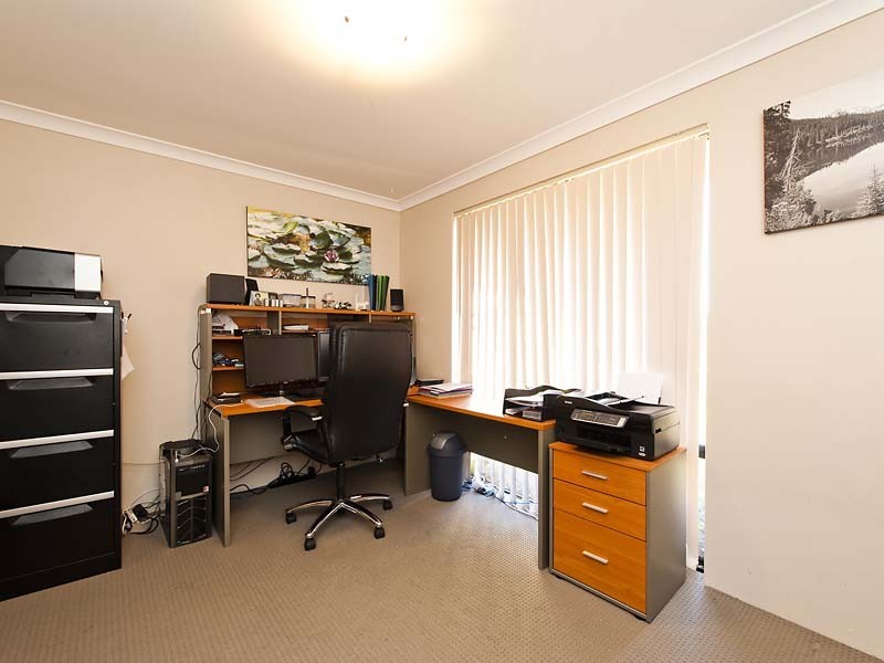 8 Hardwick Boulevard, Canning Vale WA 6155