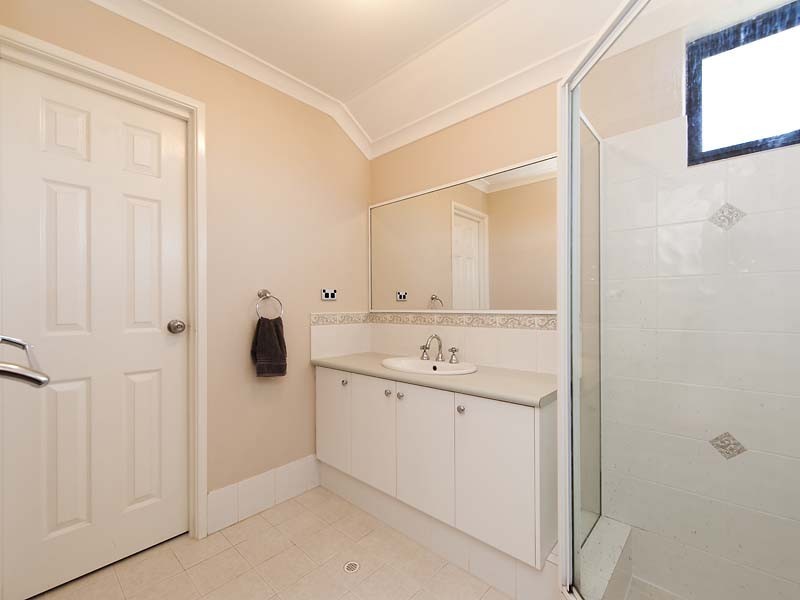 8 Hardwick Boulevard, Canning Vale WA 6155