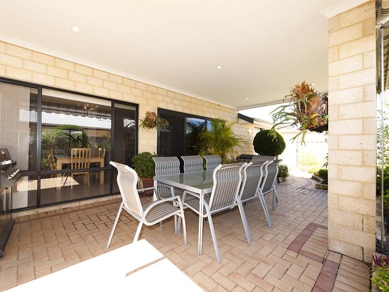 8 Hardwick Boulevard, Canning Vale WA 6155