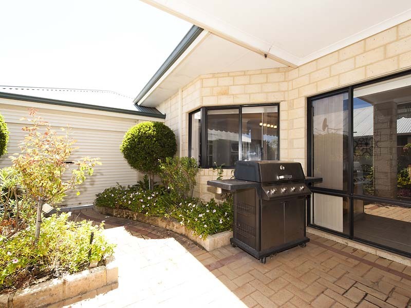 8 Hardwick Boulevard, Canning Vale WA 6155