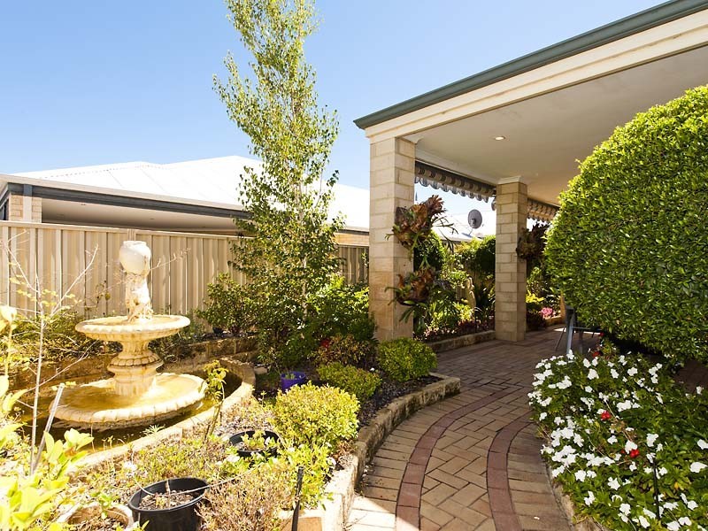 8 Hardwick Boulevard, Canning Vale WA 6155