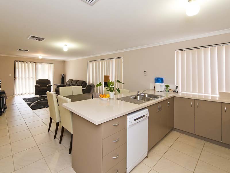 10 Bunratty Link, Canning Vale WA 6155