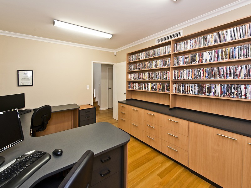 6 Illawarra Crescent, Canning Vale WA 6155