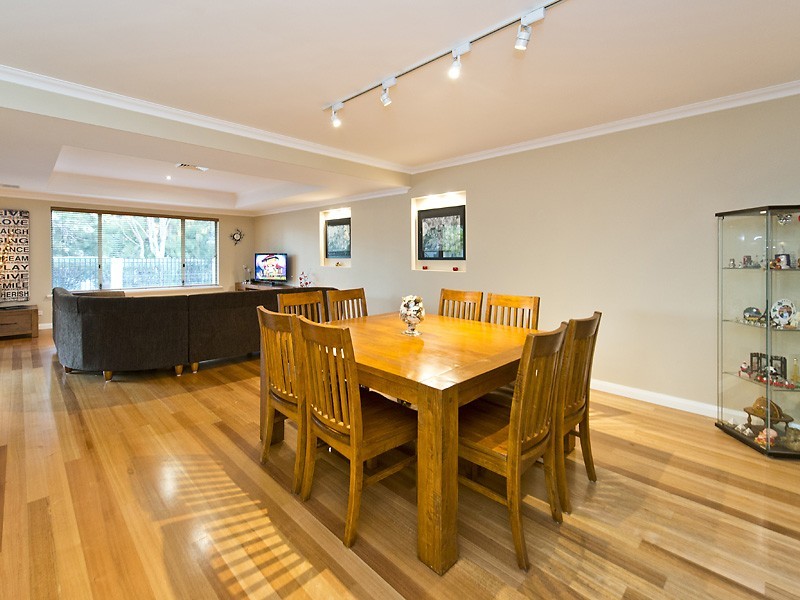 6 Illawarra Crescent, Canning Vale WA 6155