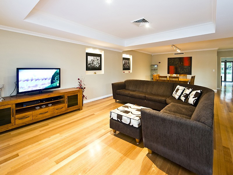 6 Illawarra Crescent, Canning Vale WA 6155